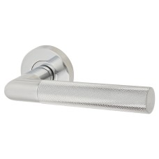 Jigtech Polished Chrome Knurled Door Handles on Round Rose - Tactil Range 