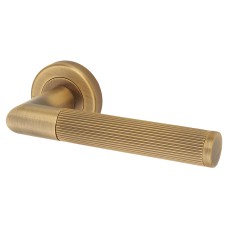 Serozzetta by Carlisle Brass Antique Brass Lines Door Handles on Round Rose - Trend Range 