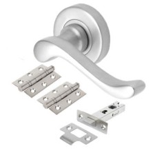 Heritage Brass by M Marcus Bedford Latch Door Handle on Rose Kit - Satin Chrome