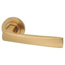 Hampstead Satin Brass Door Handles on Round Rose - Ivy Range 
