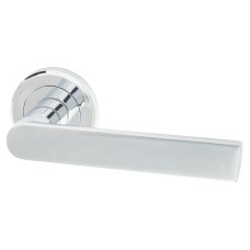 Serozzetta by Carlisle Brass Polished Chrome Door Handles on Round Rose - Edge Range 