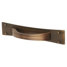 Exel Titan Georgian Cabinet Pull Handle on Backplate - 64mm Centres - Antique Brass