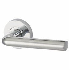Jigtech Polished Chrome Door Handles on Round Rose - Riva Range 