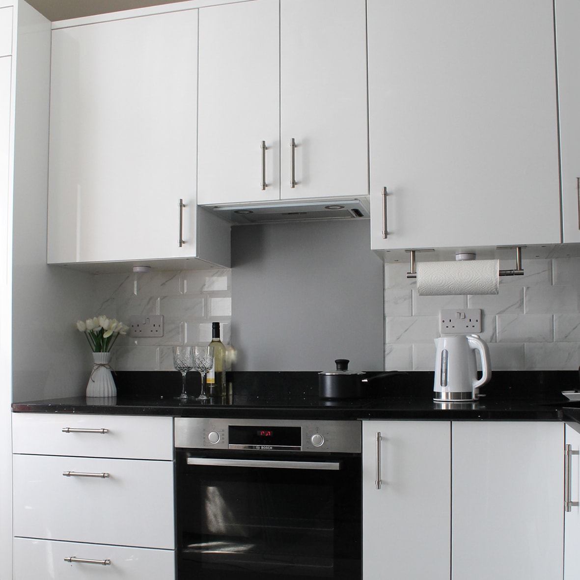 Aluminium Kitchen Splashback - 600 x 750mm - Gloss Silver - view 2