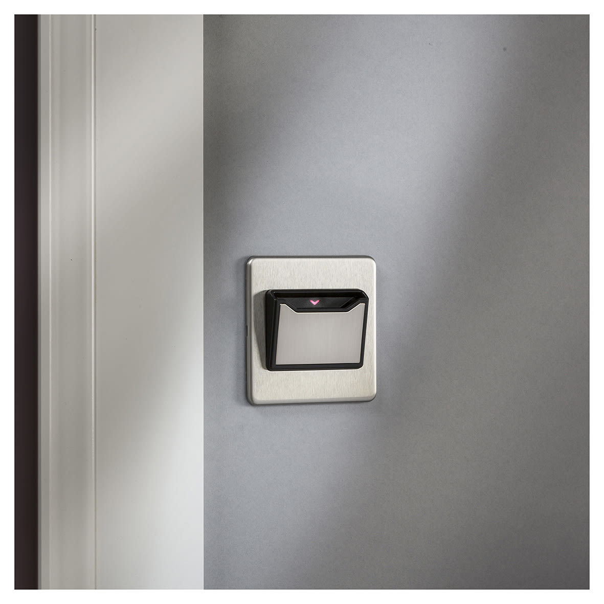 32A 1 Gang Screwless Flat Plate Key Card Switch - Brushed Chrome - view 2