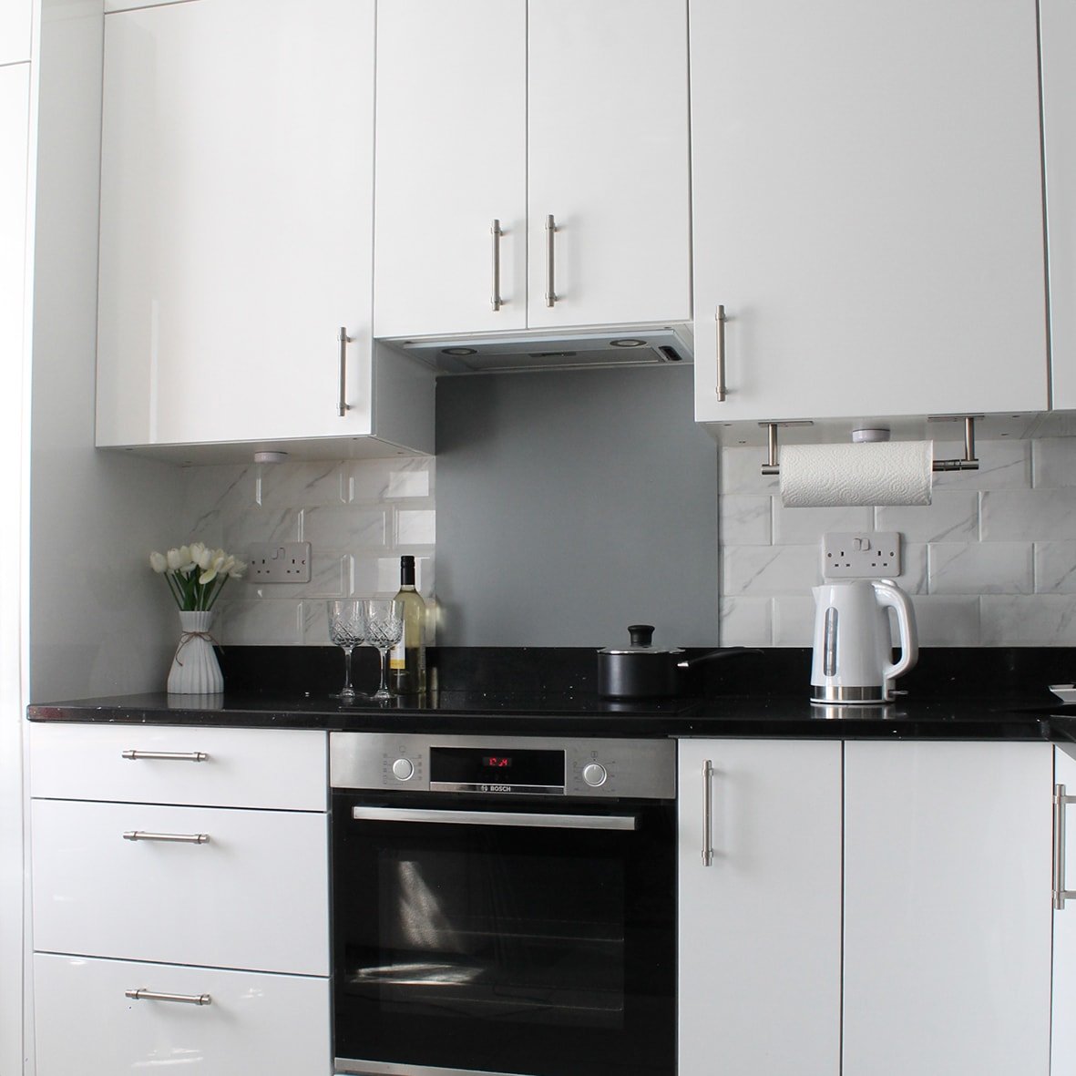 Aluminium Kitchen Splashback - 600 x 750mm - Matt Anthracite Grey - view 2