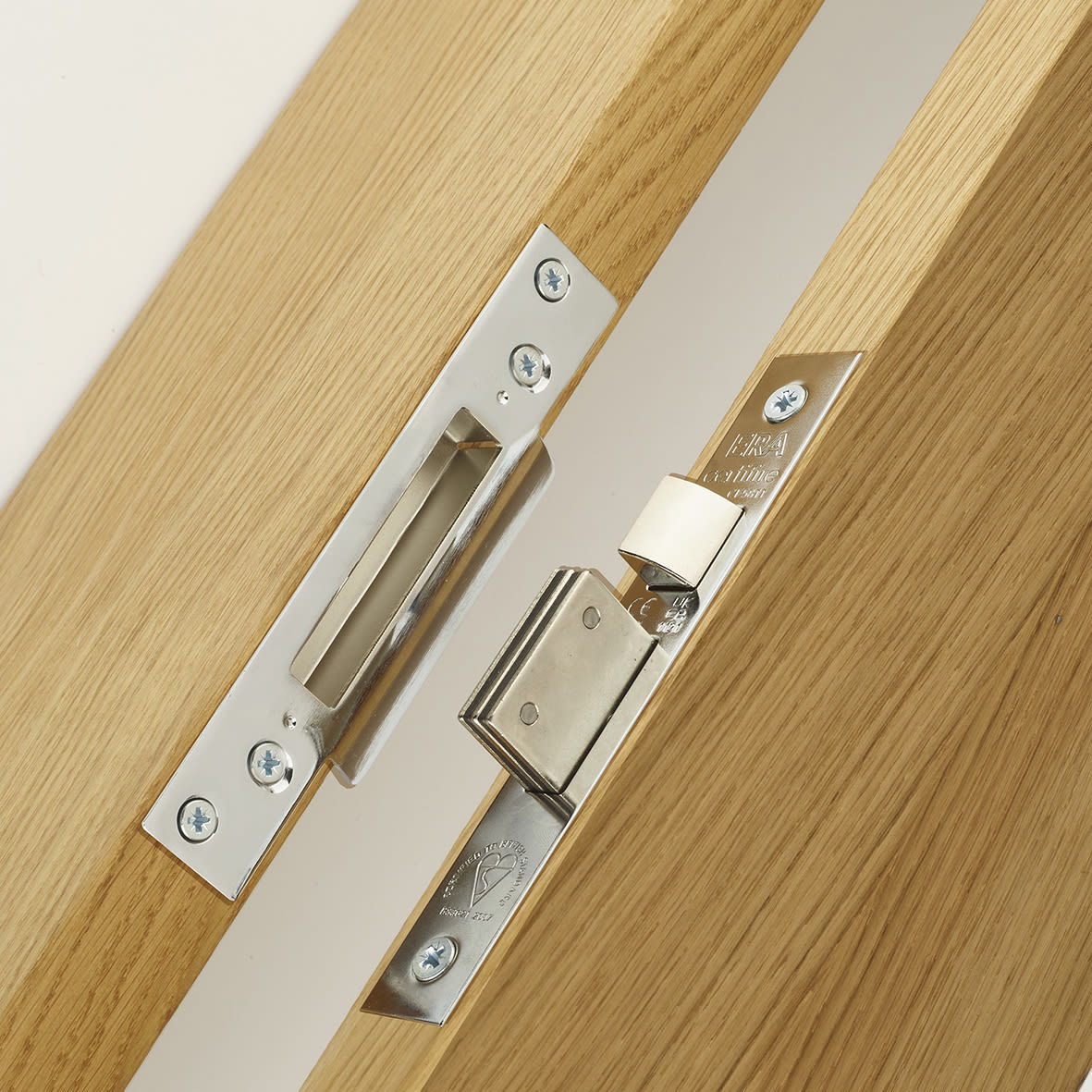 Fortress:2007 Bolt Through 5 Lever Sashlock - 79mm Case - 56mm Backset - Polished Chrome - view 4
