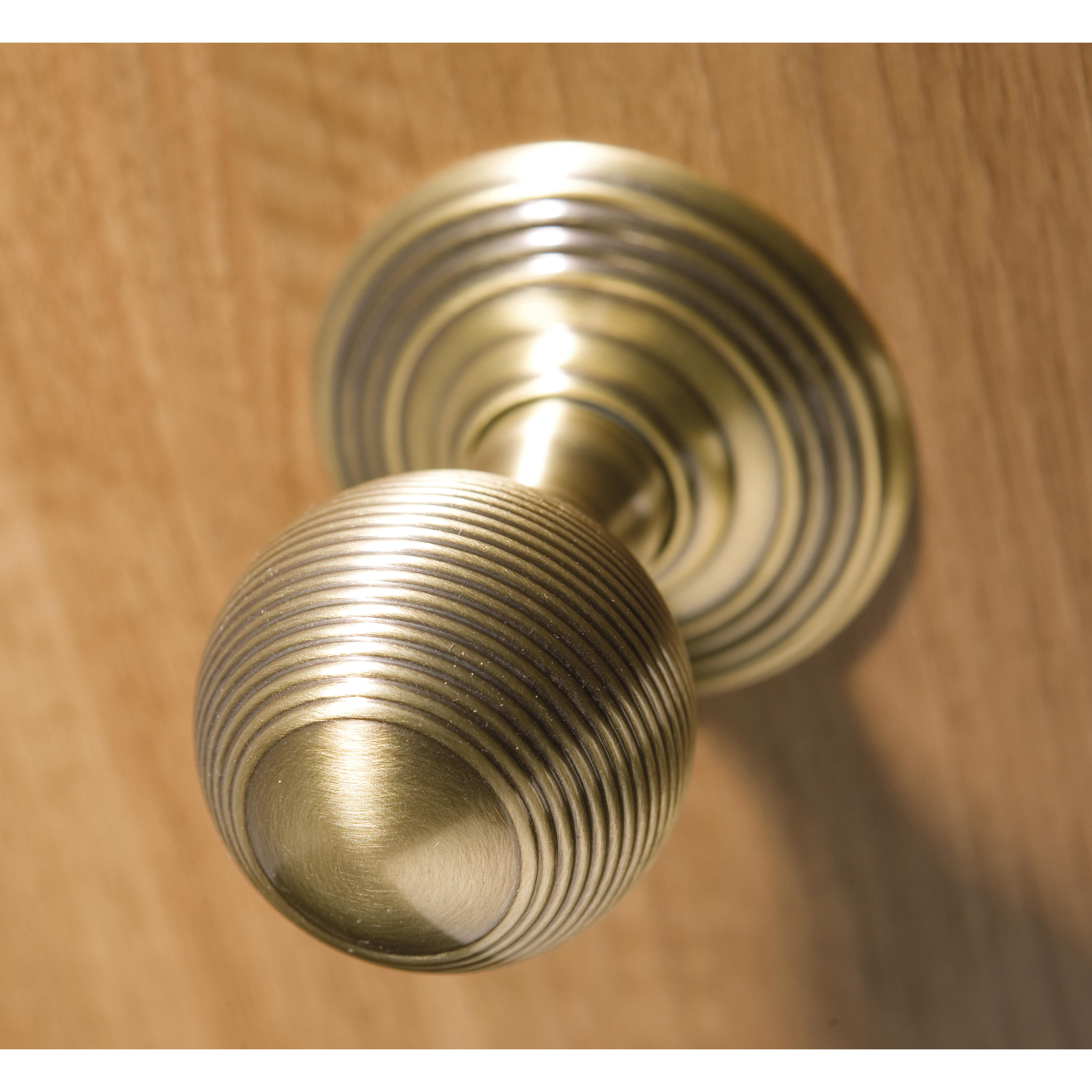 Polished Brass Reeded Mortice Door Knob - 70mm Rose Diameter - Delamain Range - view 3