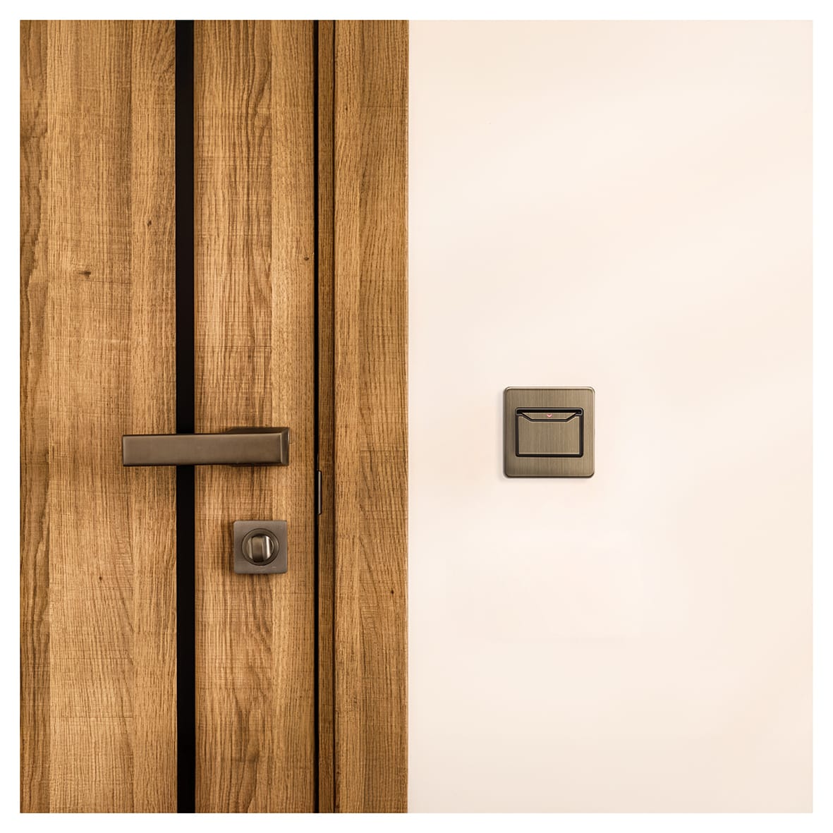32A 1 Gang Screwless Flat Plate Key Card Switch - Antique Brass - view 4