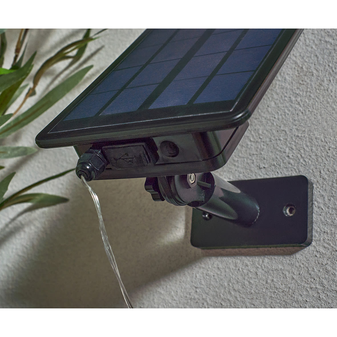 Forum Zink Eldon 2W LED Solar Outdoor Up & Down Wall Light - IP44 - 3000K - Stainless Steel - view 5
