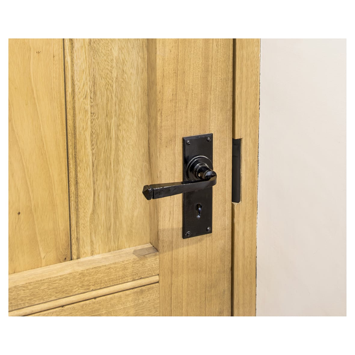 Black Keyhole Door Handles - Avon Range - 152 x 48mm - view 6
