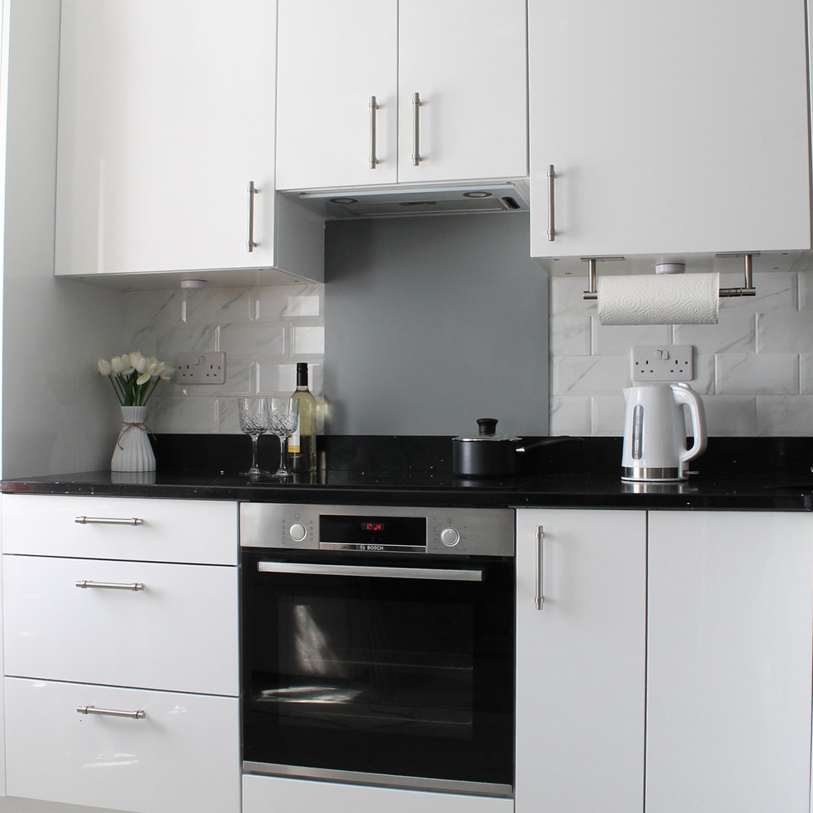 Aluminium Kitchen Splashback - 900 x 750mm - Matt Anthracite Grey - view 2