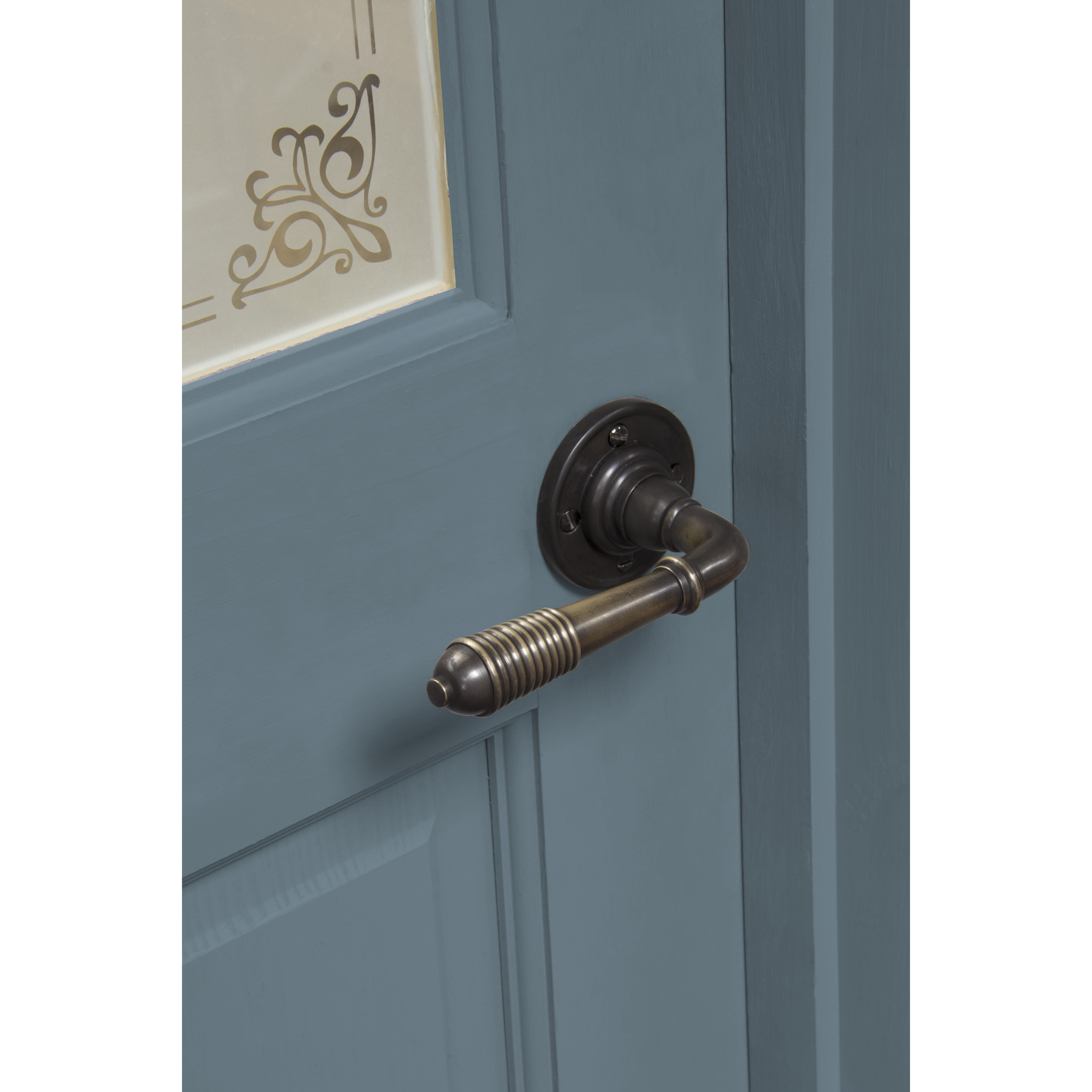Aged Bronze Reeded Door Handles on Round Rose - view 2