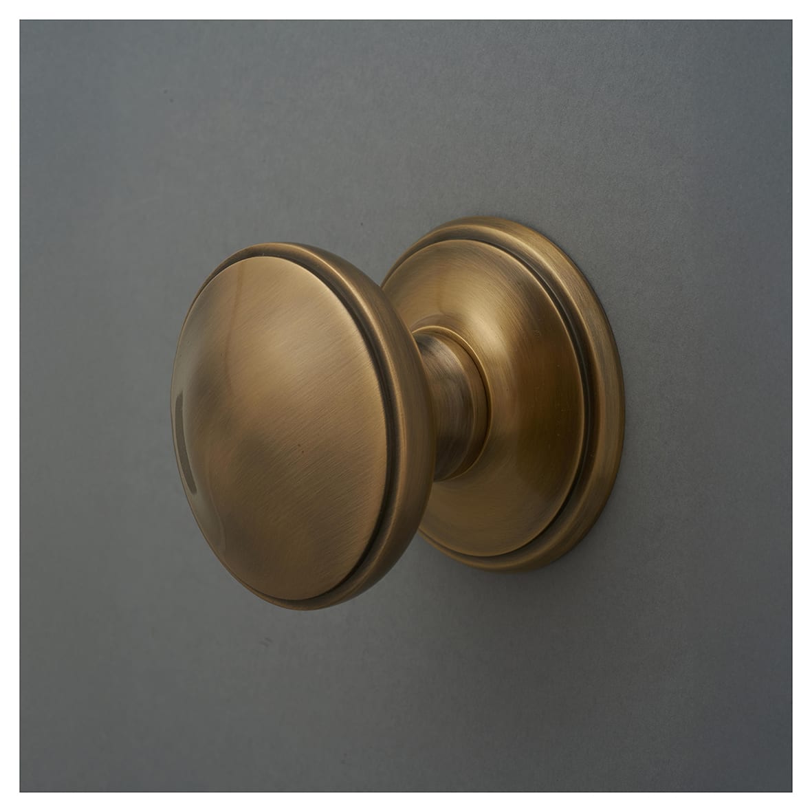 Antique Brass Round Centre Door Knob - 80mm Rose Diameter - view 4