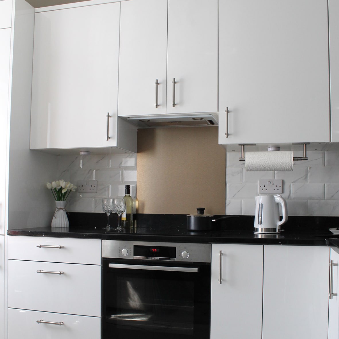 Aluminium Kitchen Splashback - 600 x 750mm - Gloss Brushed Bronze - view 2