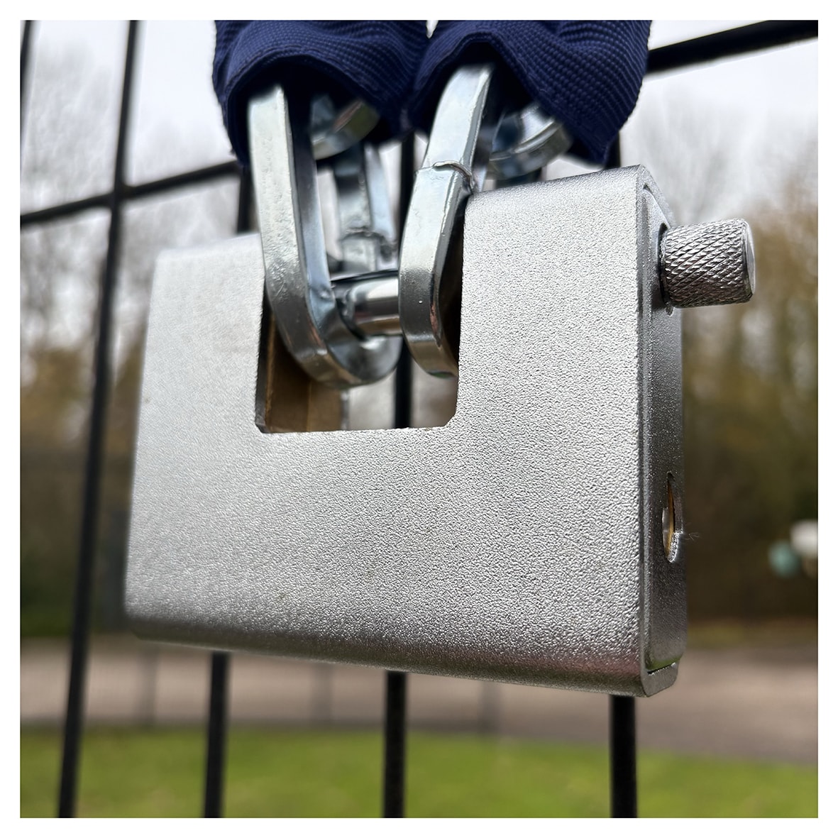 Watchman by Squire Armoured Shutter Lock - 90mm Body - 18 x 36mm Shackle - Keyed to Differ - Silver - view 6