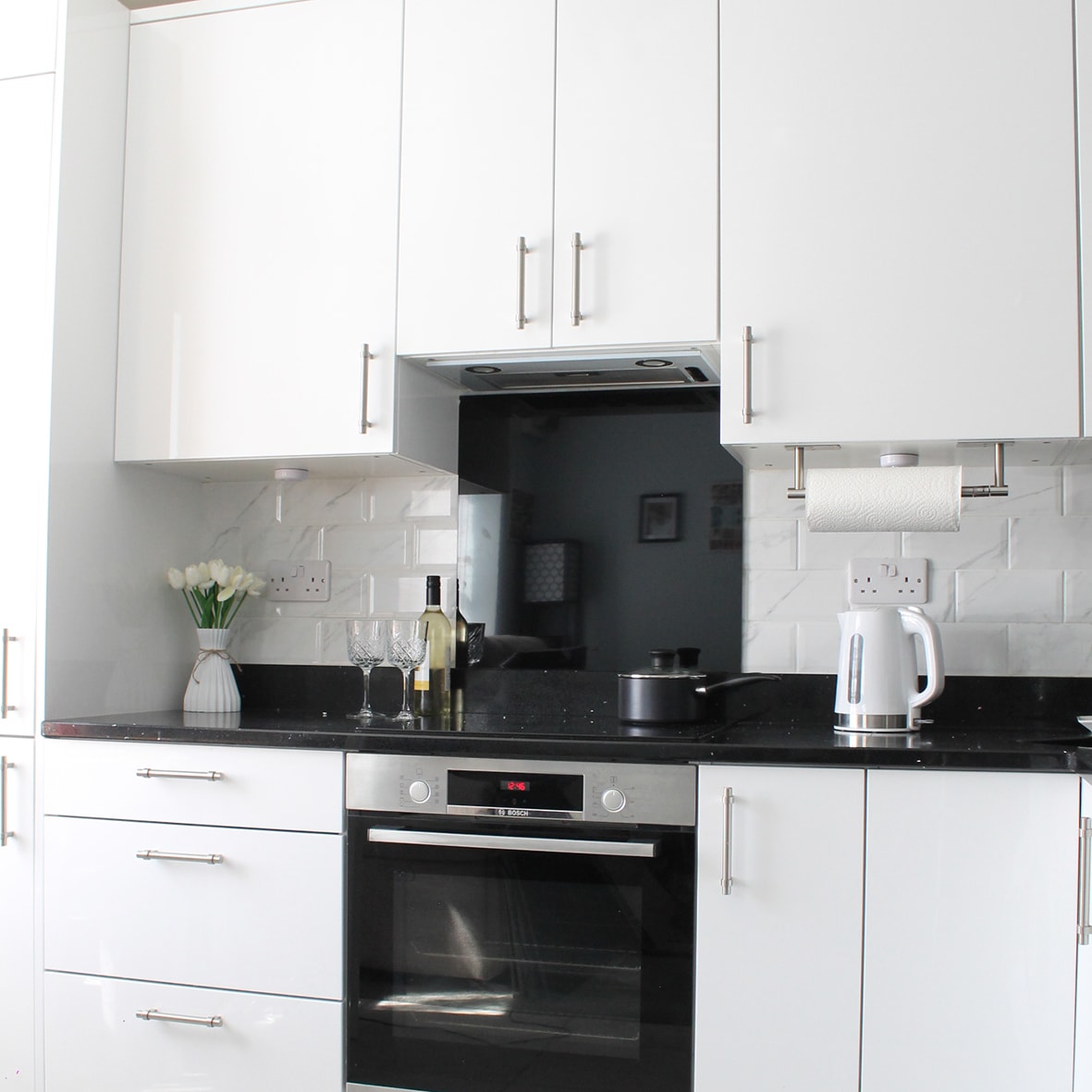 Aluminium Kitchen Splashback - 600 x 750mm - Gloss Jet Black - view 2