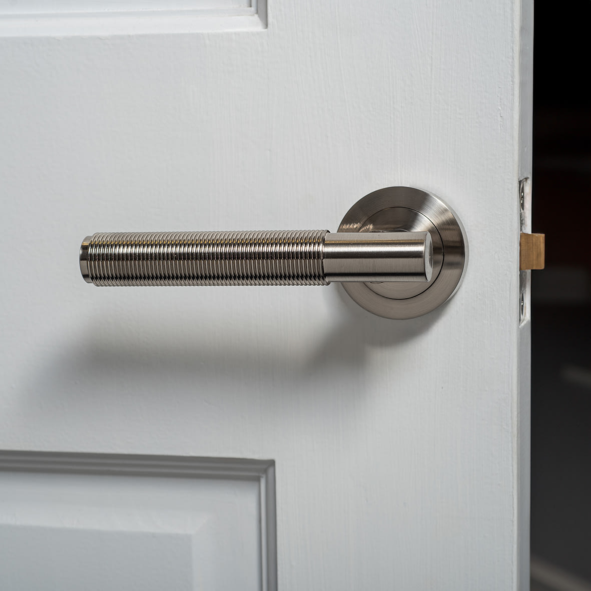 Satin Nickel Reeded Door Handles on Round Rose - Lily Range - view 4