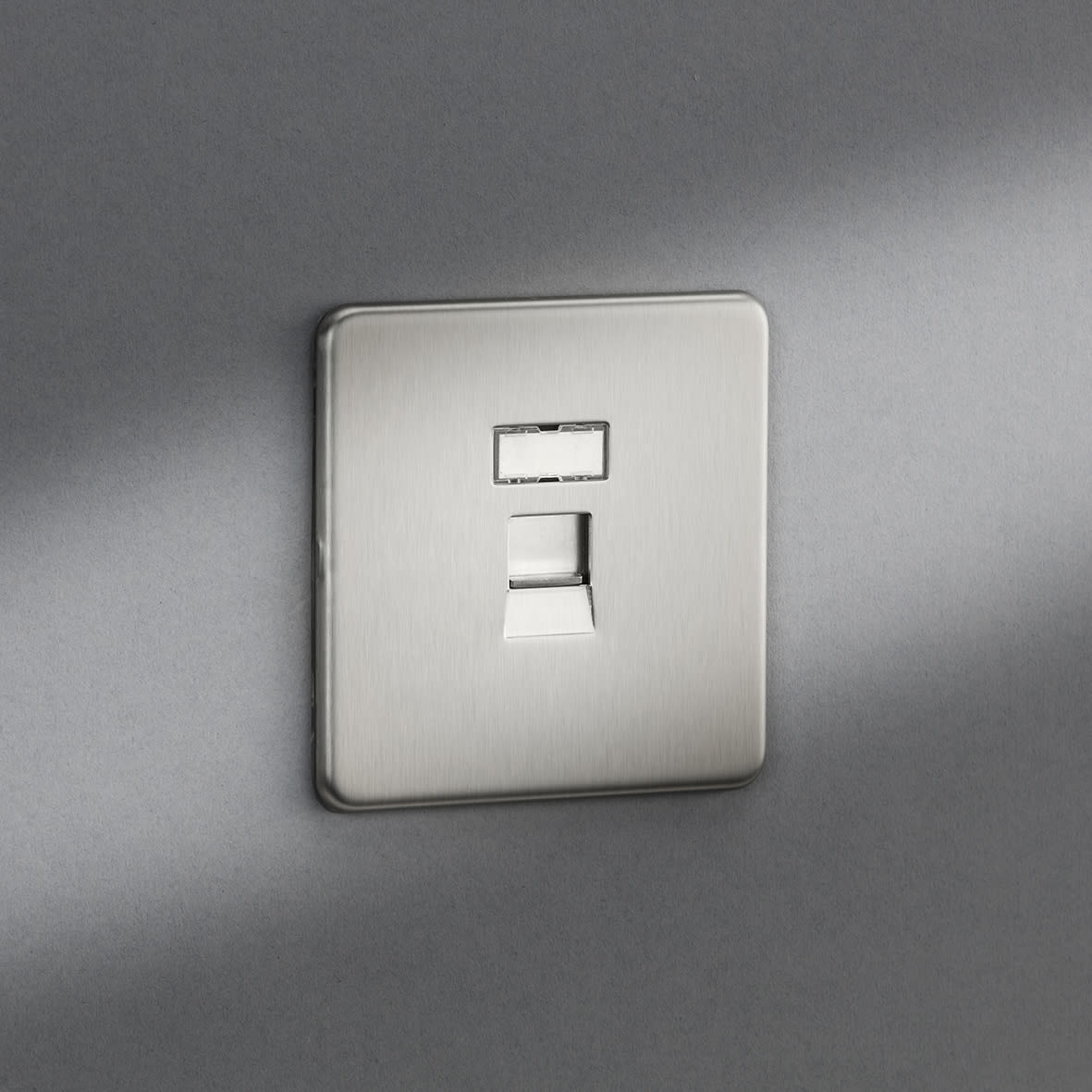 1 Gang Screwless Flat Plate Data Socket - Brushed Chrome - view 7