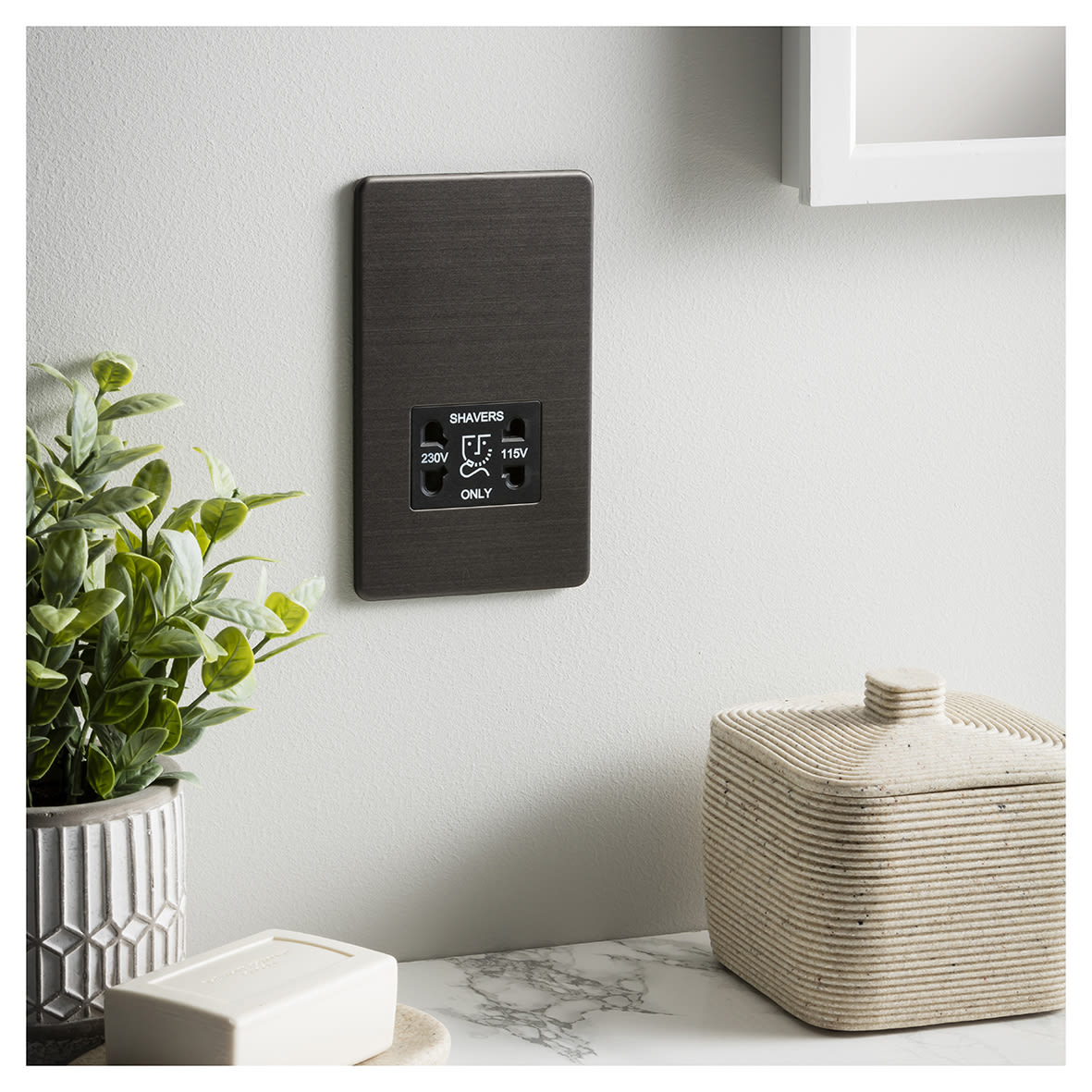 115/230V Screwless Flat Plate Dual Voltage Shaver Socket - Smoked Bronze/Black - view 2