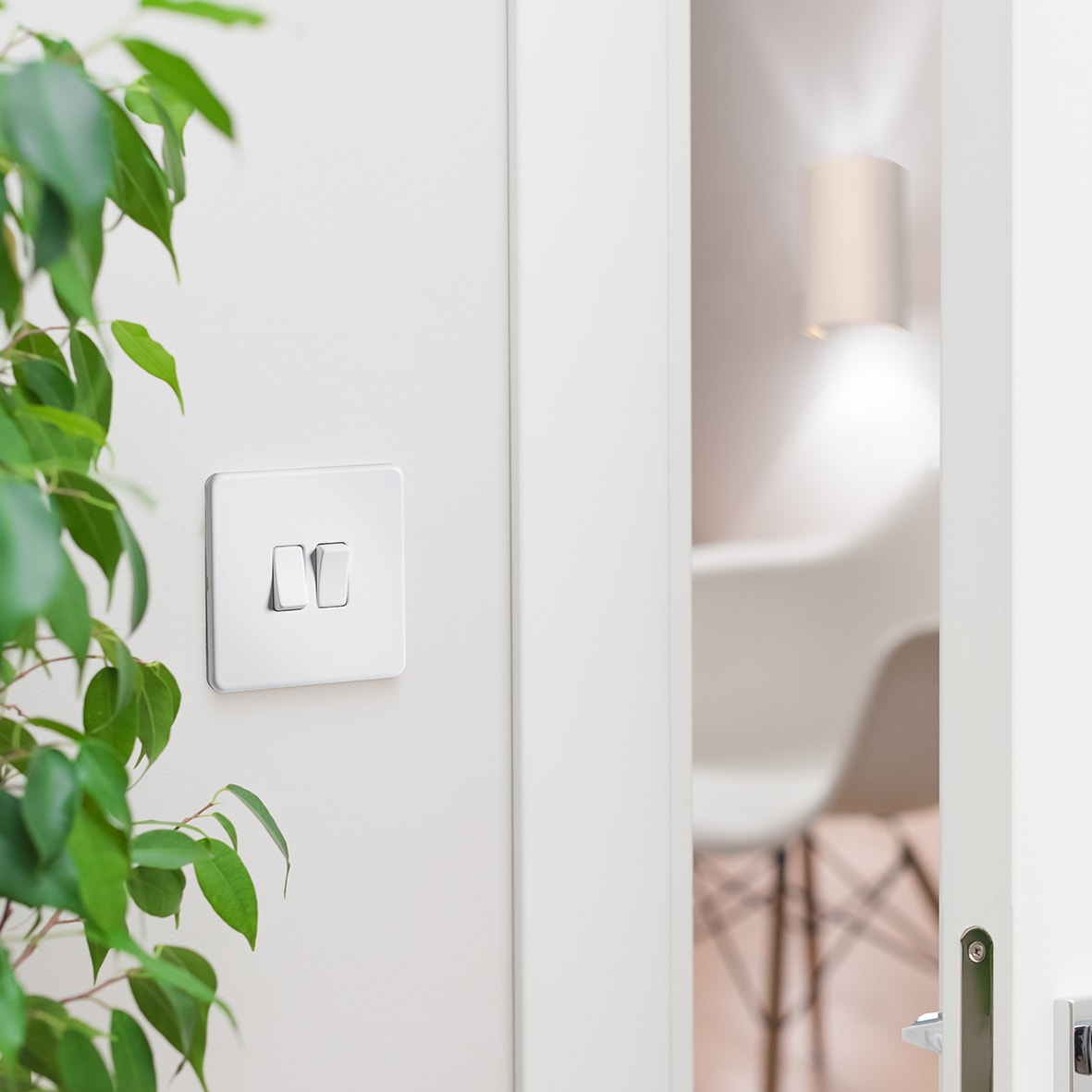10AX 2 Gang 2 Way Screwless Flat Plate Light Switch - Matt White - view 6