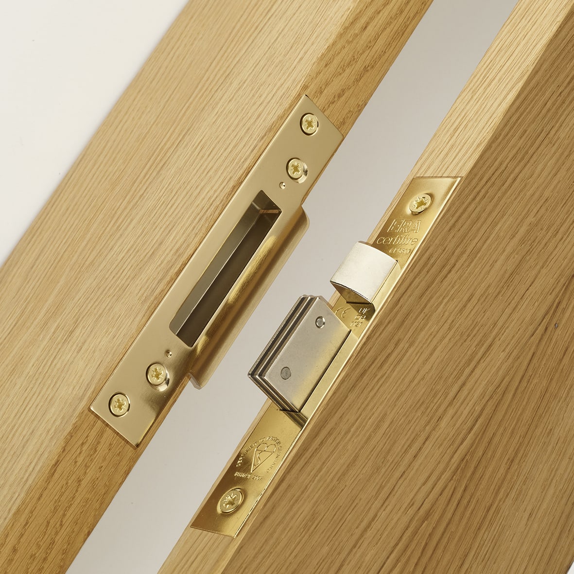 Fortress:2007 Bolt Through 5 Lever Sashlock - 67mm Case - 44mm Backset - Polished Brass - view 4