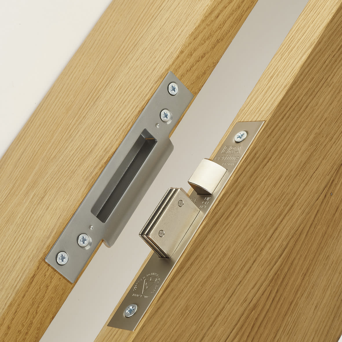 Fortress:2007 Bolt Through 5 Lever Sashlock - 79mm Case - 56mm Backset - Satin Chrome - view 4