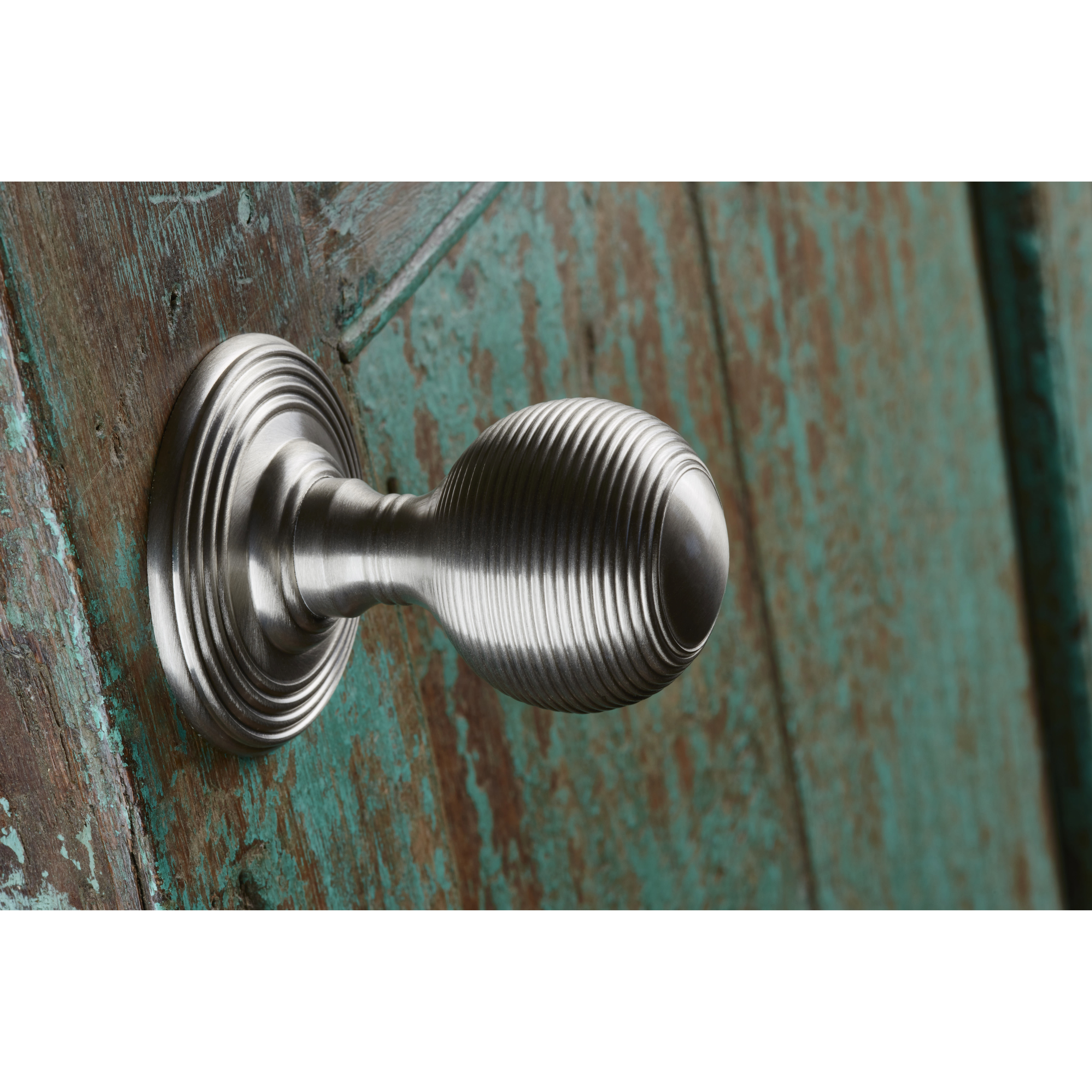 Polished Chrome Reeded Mortice Door Knob - 70mm Rose Diameter - Delamain Range - view 3