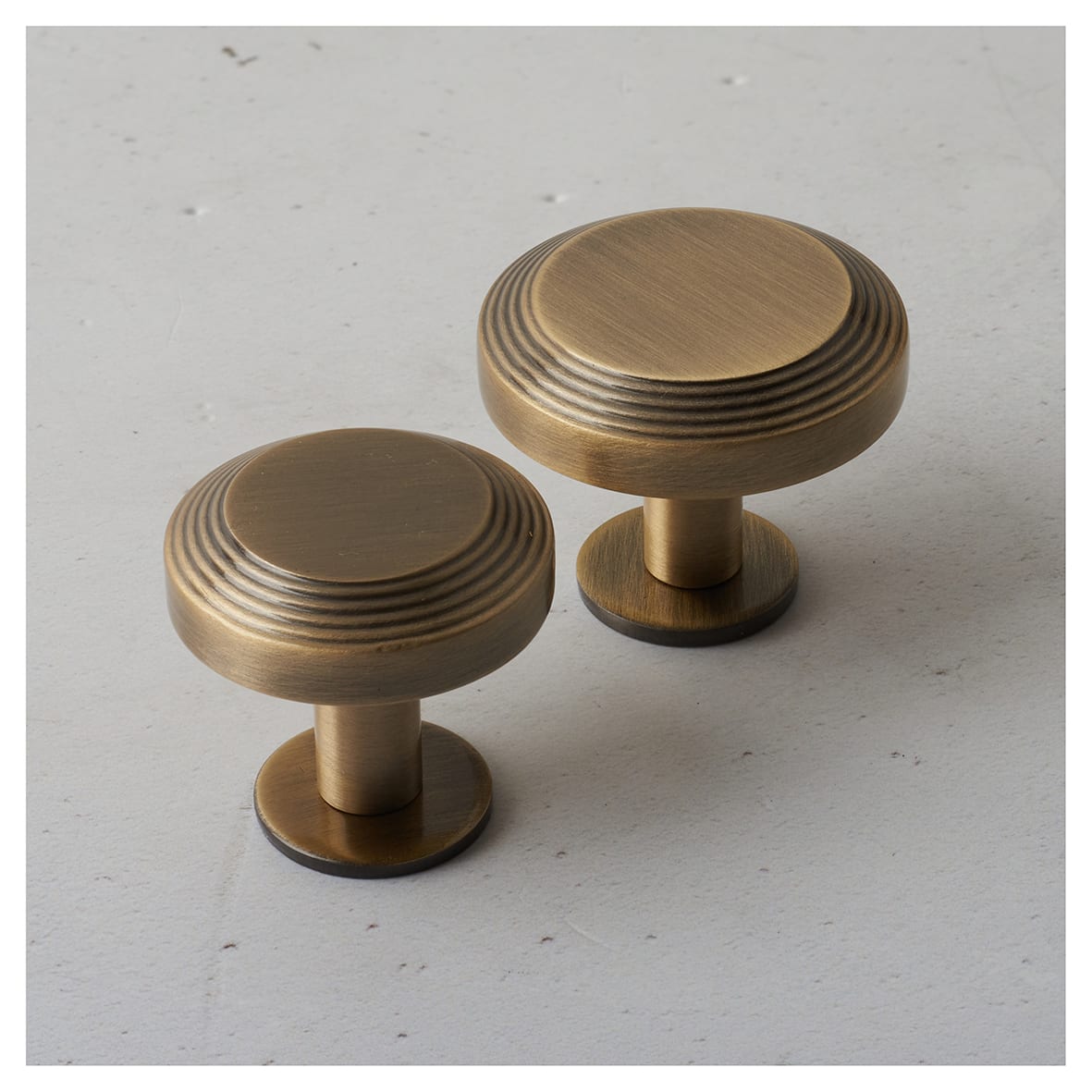 Marcus Ridge Round Cabinet Knob - 38mm Diameter - Antique Brass - view 3