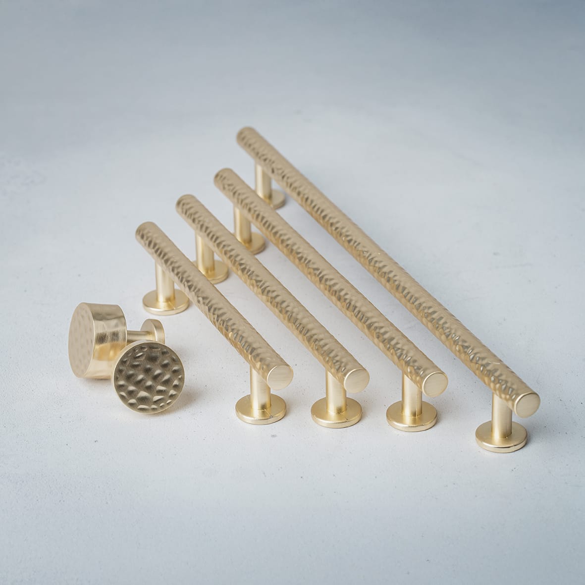 Kendal 10.5mm Hammered T-Bar Cabinet Pull Handle - 128mm Centres - Satin Brass - view 3