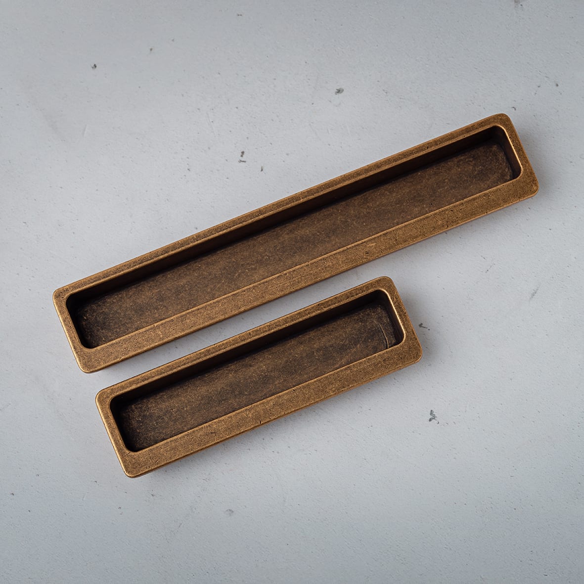 Alton Rectangular Flush Cabinet Pull Handle - 177 x 33mm - Antique Brass - view 3