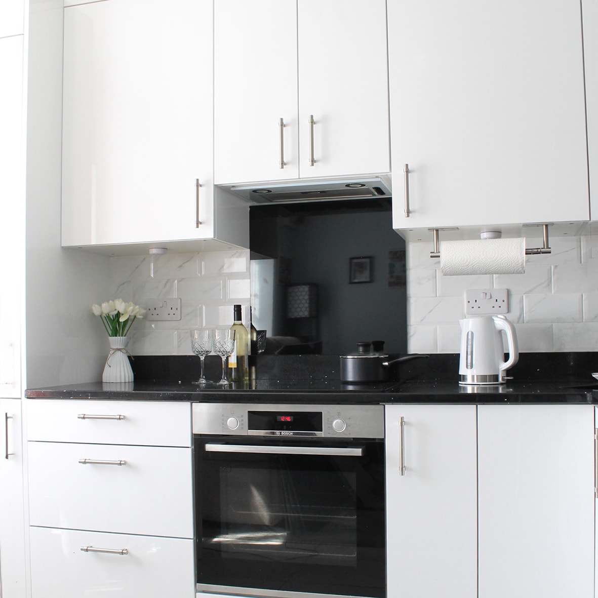 Aluminium Kitchen Splashback - 900 x 750mm - Gloss Jet Black - view 2