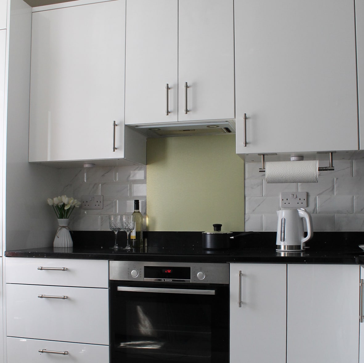 Aluminium Kitchen Splashback - 600 x 750mm - Gloss Brushed Gold - view 2
