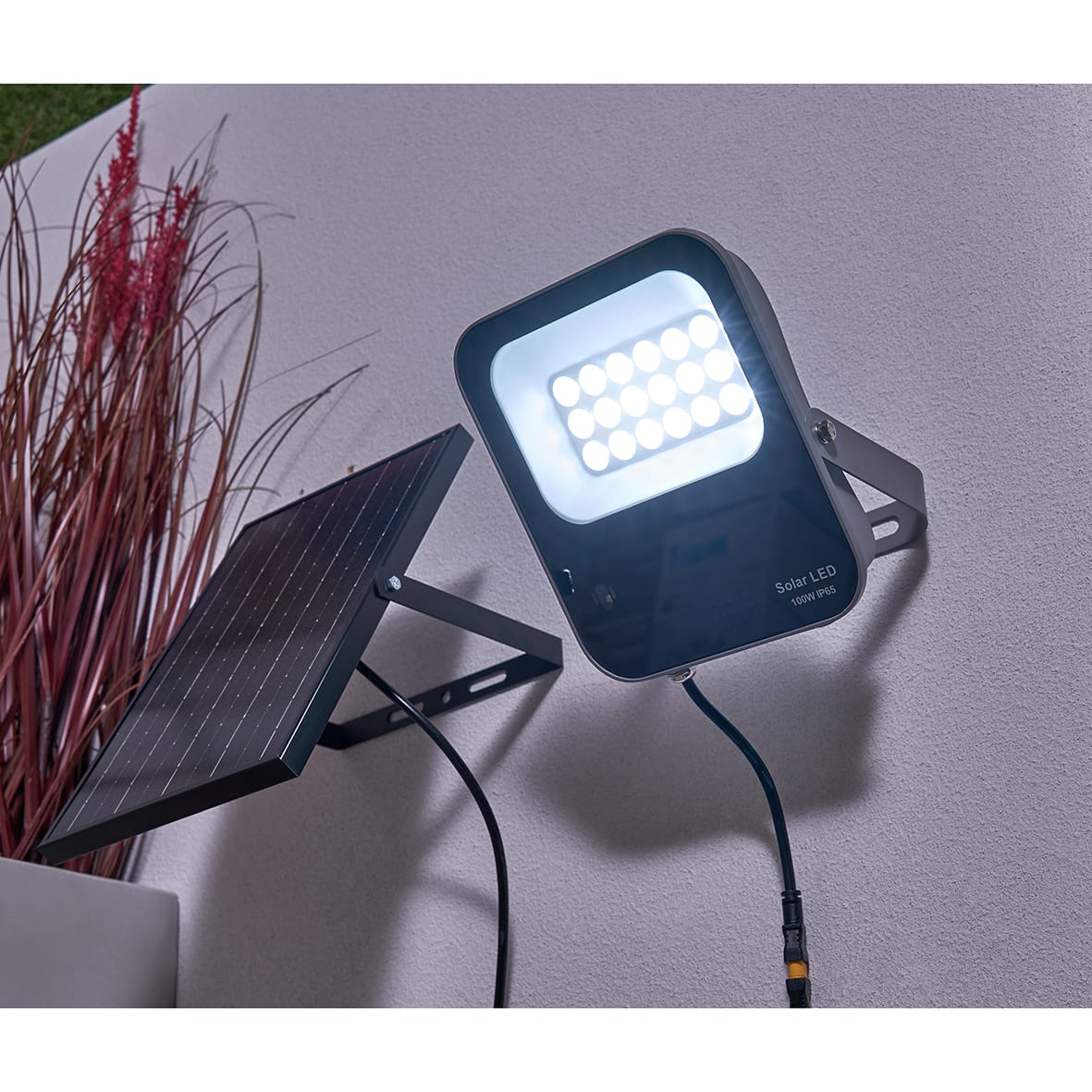 Forum Zink Denby 100W LED Security Floodlight with Solar Panel - IP65 - 6500K Daylight - Grey - view 3