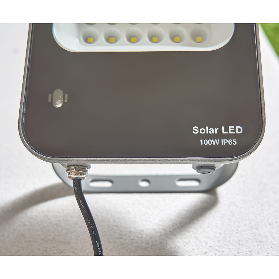 Forum Zink Denby 100W LED Security Floodlight with Solar Panel - IP65 - 6500K Daylight - Grey - view 6