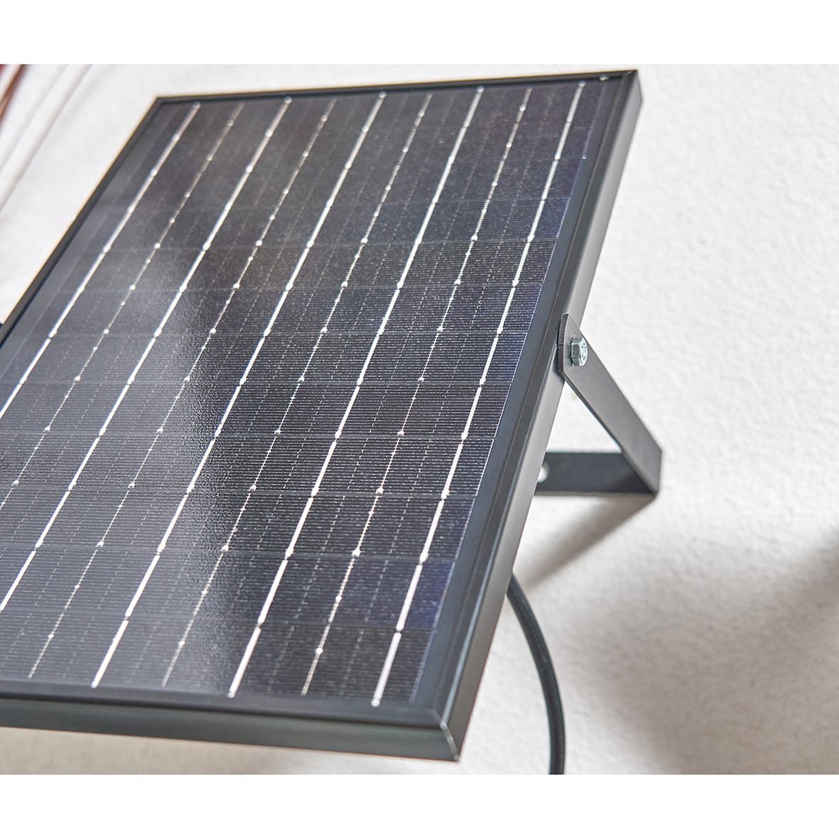 Forum Zink Denby 100W LED Security Floodlight with Solar Panel - IP65 - 6500K Daylight - Grey - view 7