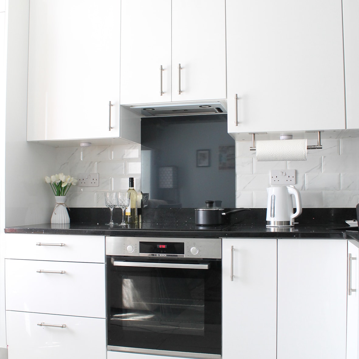 Aluminium Kitchen Splashback - 900 x 750mm - Gloss Anthracite Grey - view 2
