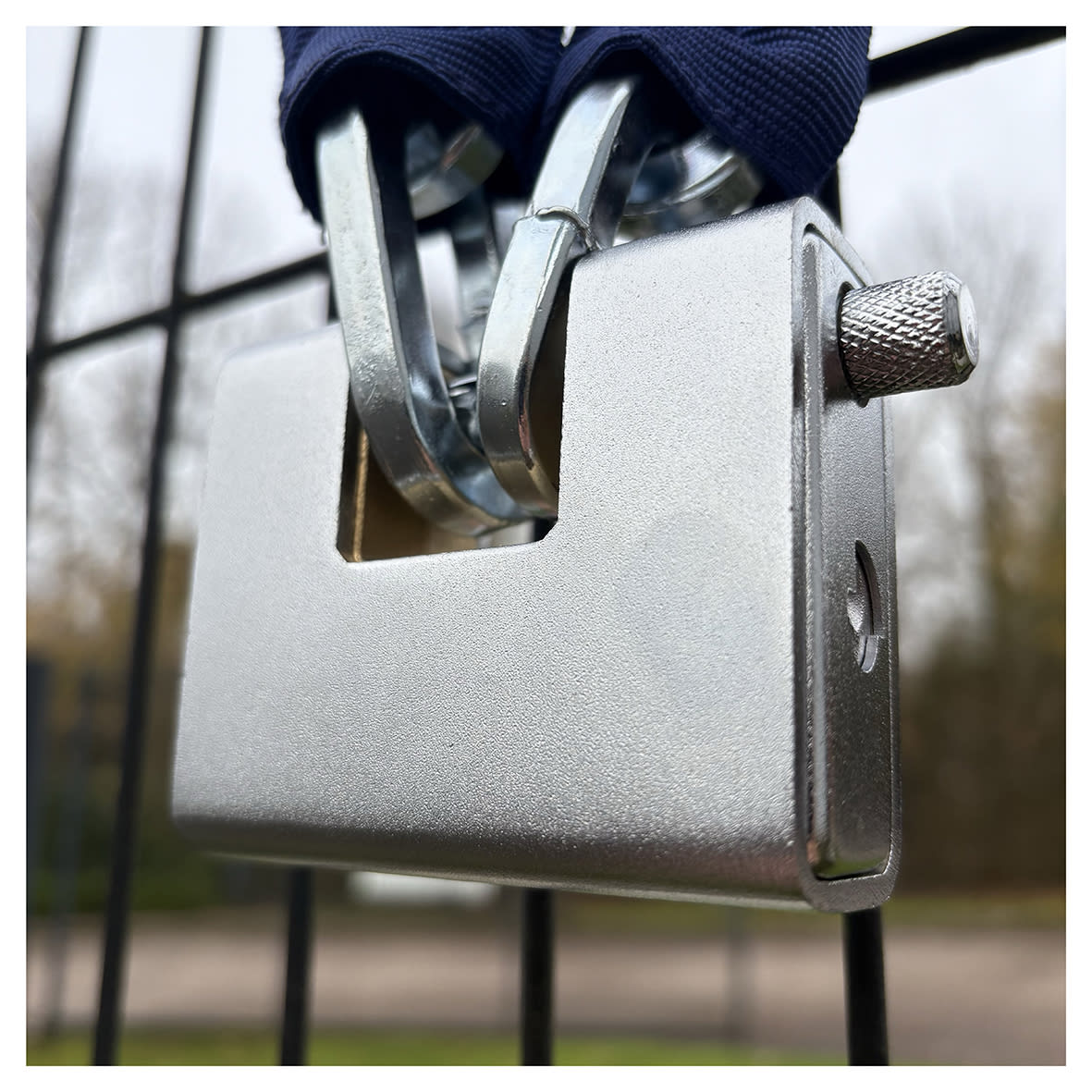 Watchman by Squire Armoured Shutter Lock - 80mm Body - 15 x 30mm Shackle - Keyed to Differ - Silver - view 6