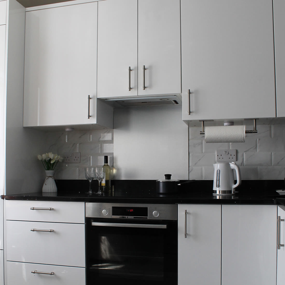 Aluminium Kitchen Splashback - 600 x 750mm - Gloss Brushed Aluminium - view 2