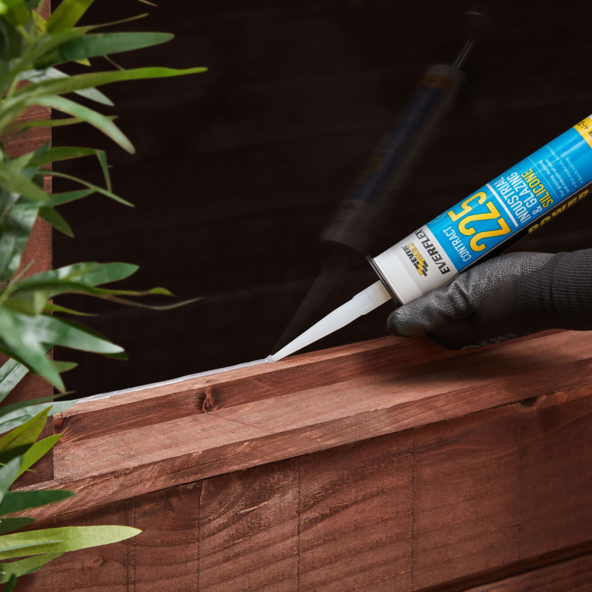 Everflex 225 Contract Industrial & Glazing Silicone Sealant - 295ml - White - view 2