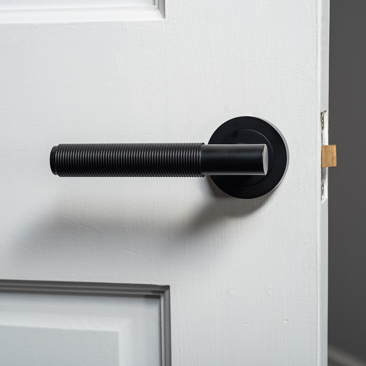 Matt Black Reeded Door Handles on Round Rose - Lily Range - view 4