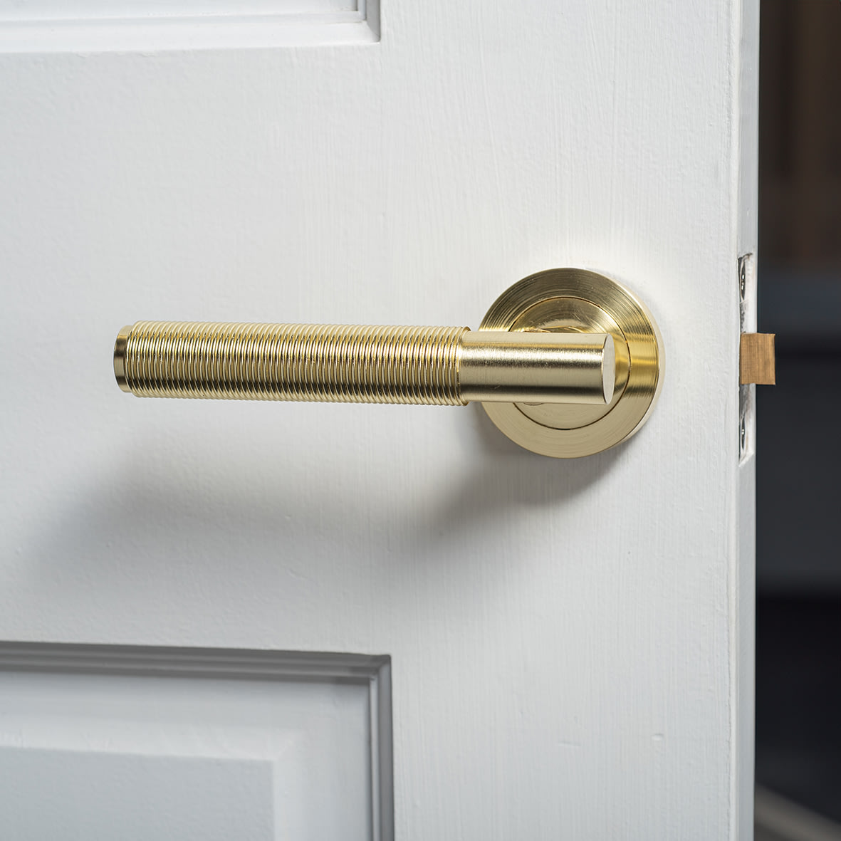 Satin Brass Reeded Door Handles on Round Rose - Lily Range - view 4