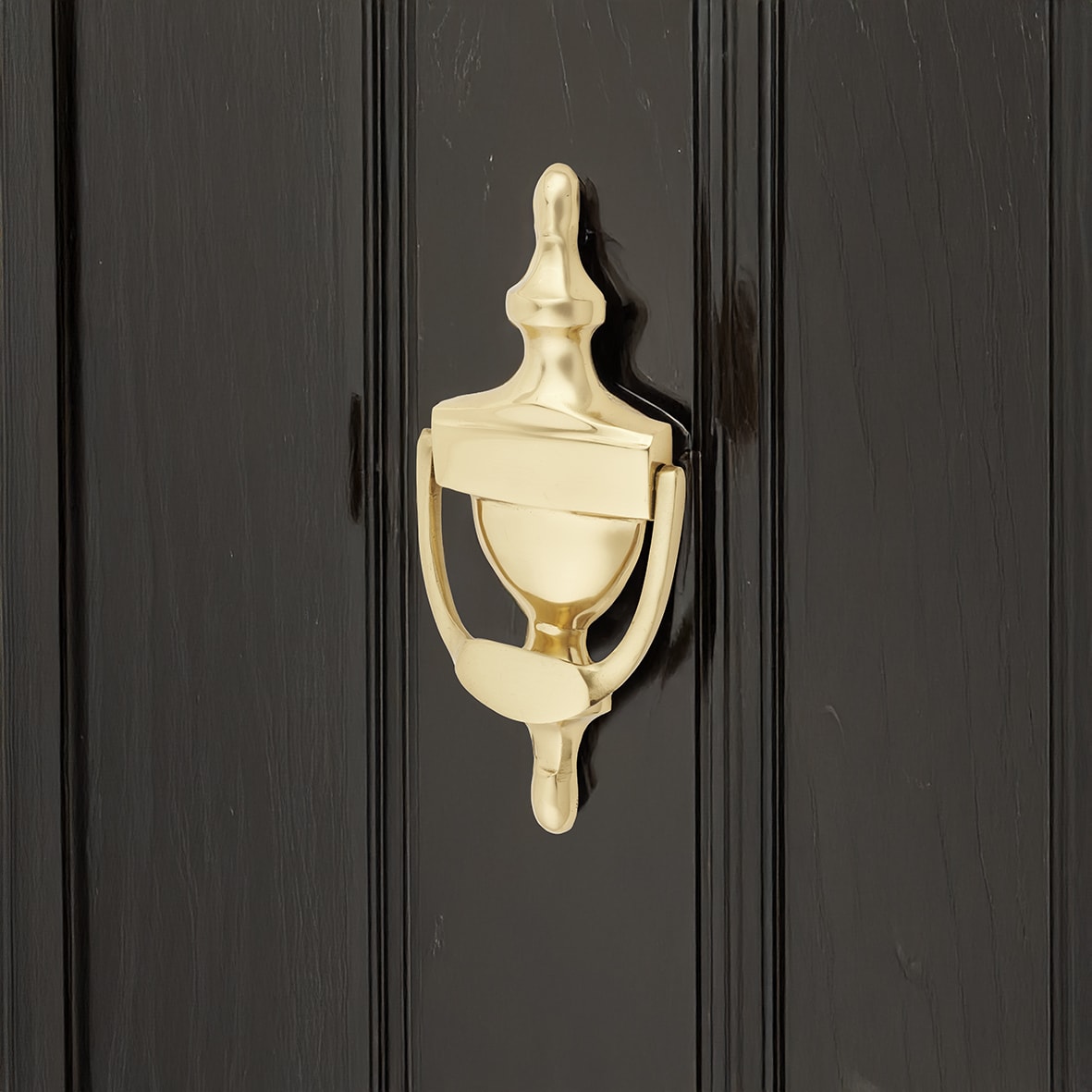 Urn Door Knocker - Polished Brass - 198 x 75mm - view 6