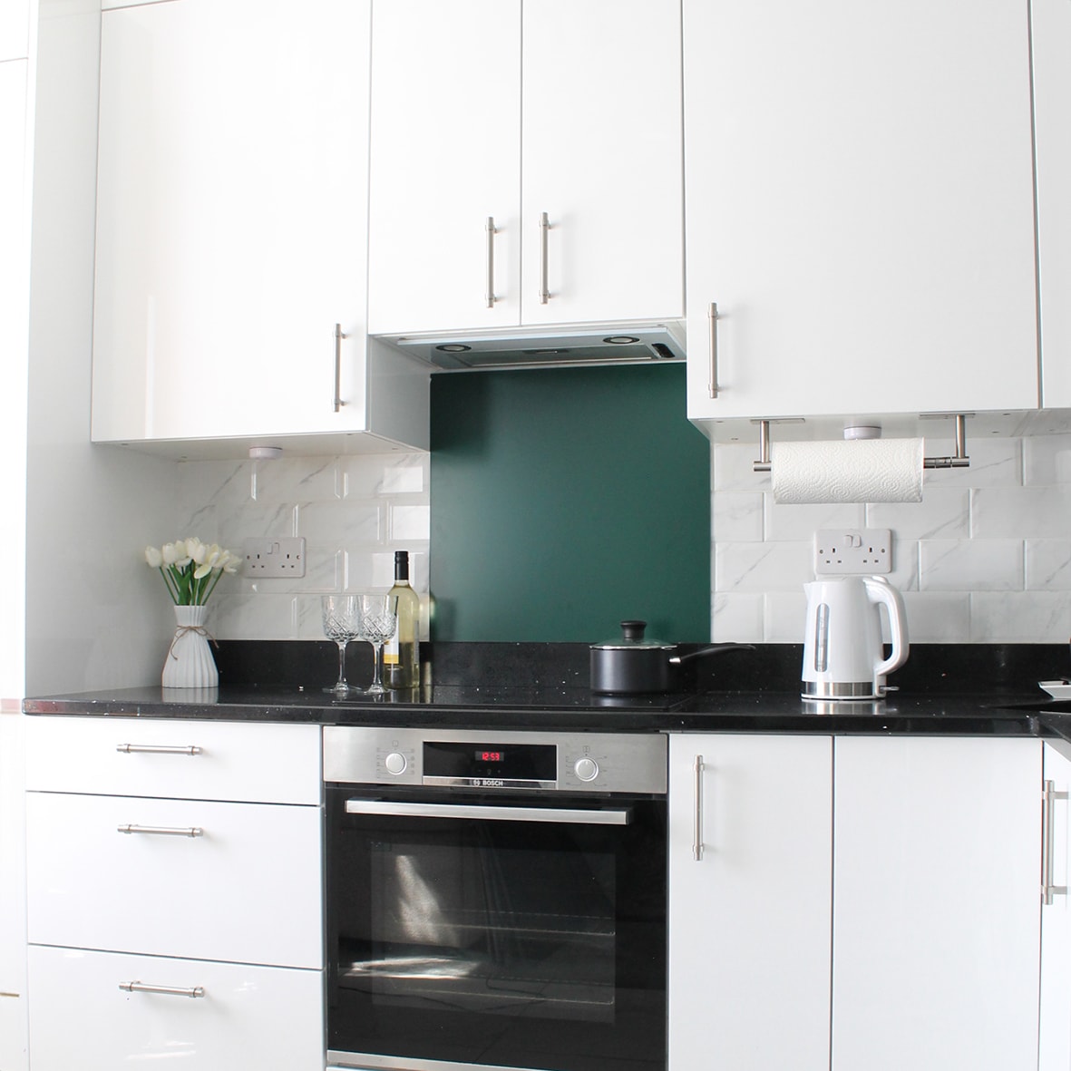 Aluminium Kitchen Splashback - 600 x 750mm - Matt Green - view 2