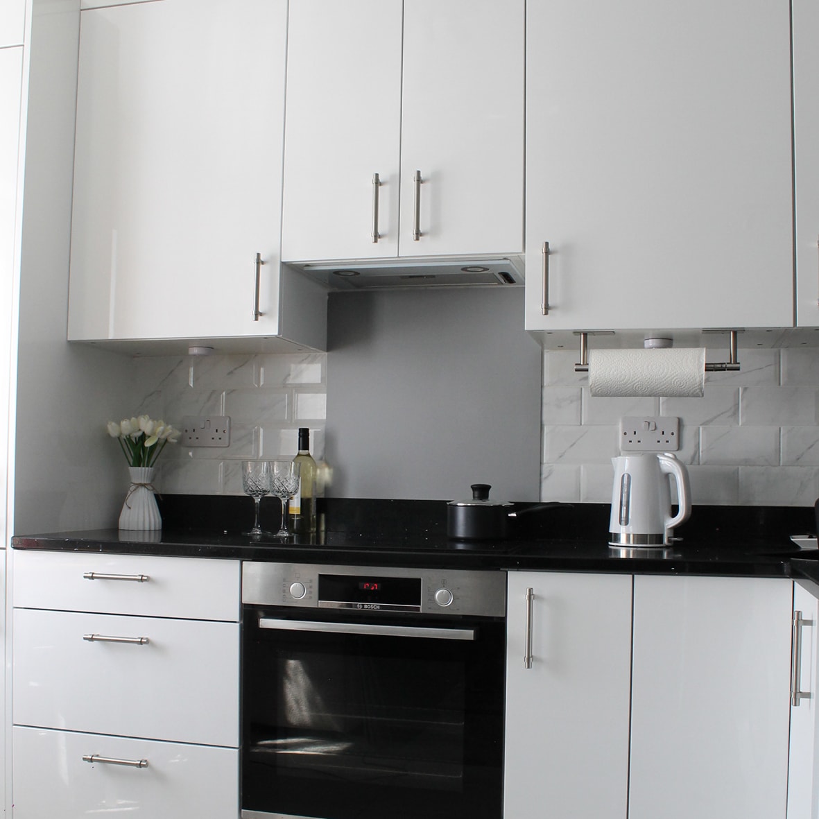Aluminium Kitchen Splashback - 600 x 750mm - Gloss 9006 Silver - view 2