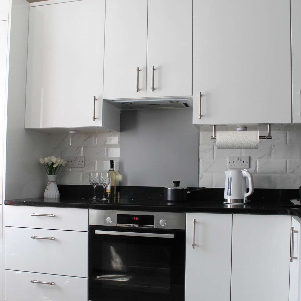 Aluminium Kitchen Splashback - 900 x 750mm - Matt Silver - view 2