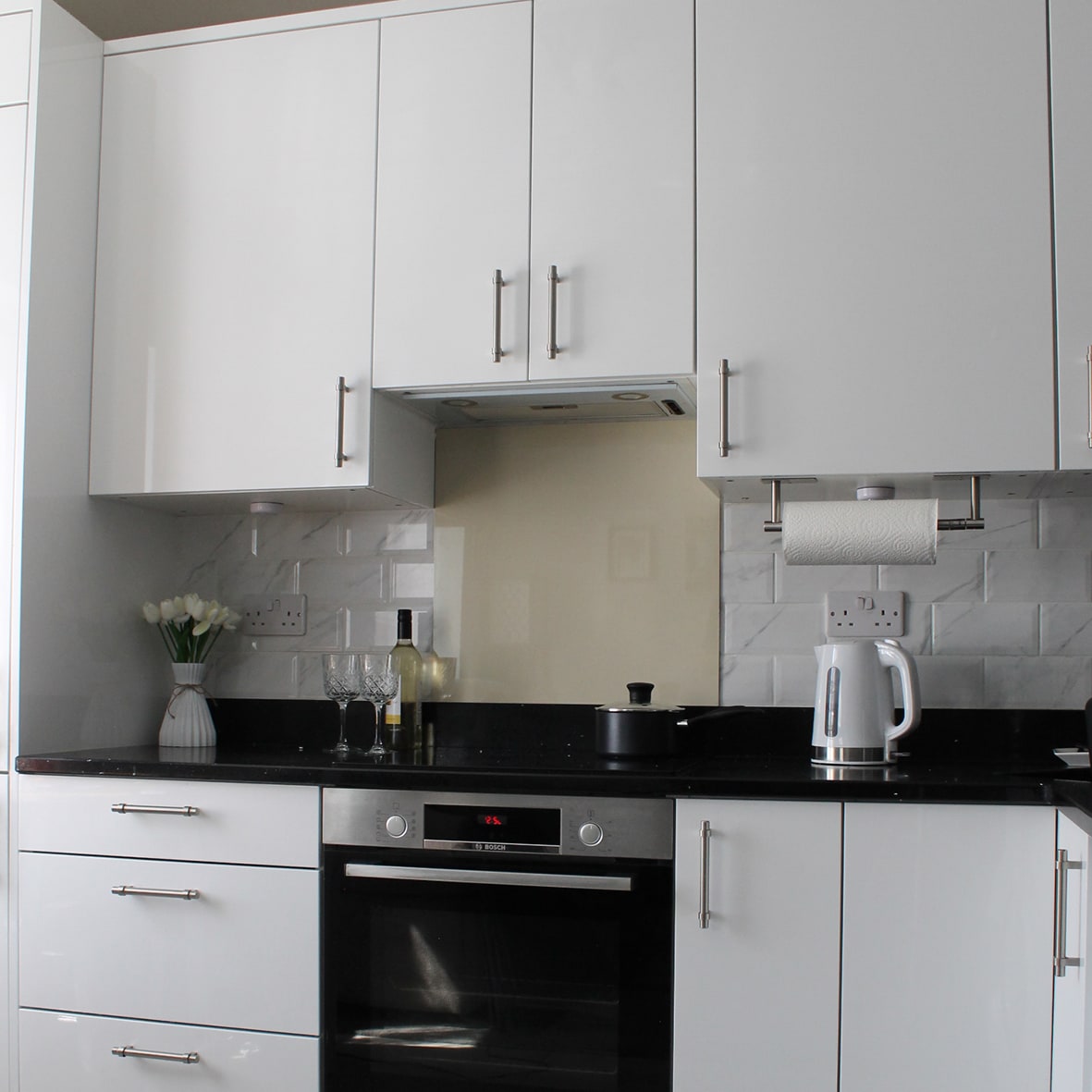 Aluminium Kitchen Splashback - 900 x 750mm - Gloss Light Ivory - view 2
