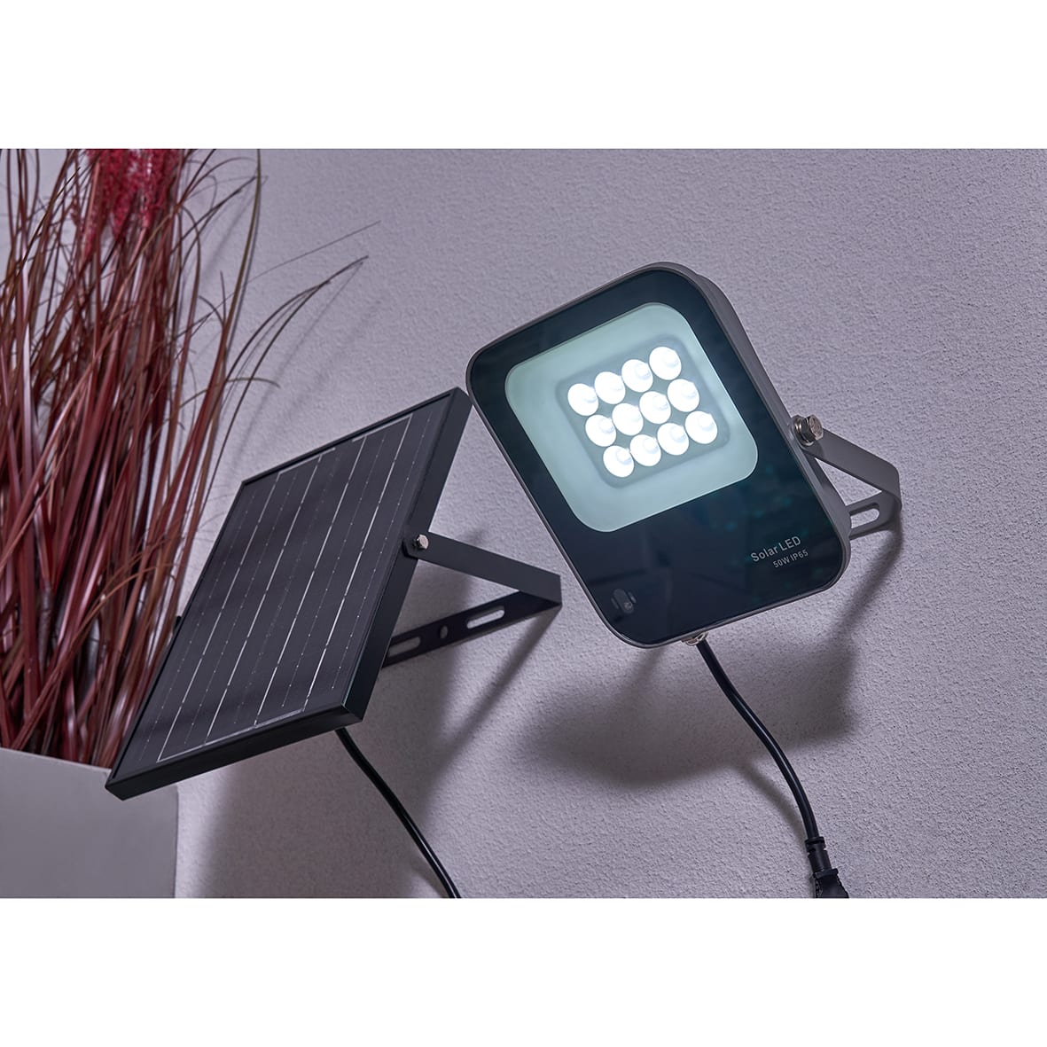 Forum Zink Denby 50W LED Security Floodlight with Solar Panel - IP65 - 6500K Daylight - Grey - view 3