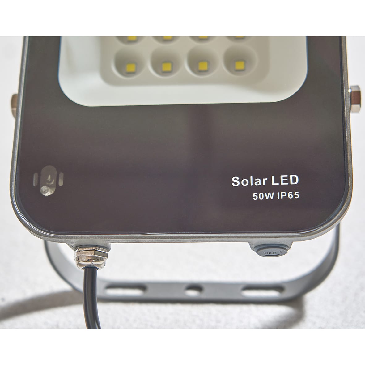 Forum Zink Denby 50W LED Security Floodlight with Solar Panel - IP65 - 6500K Daylight - Grey - view 6