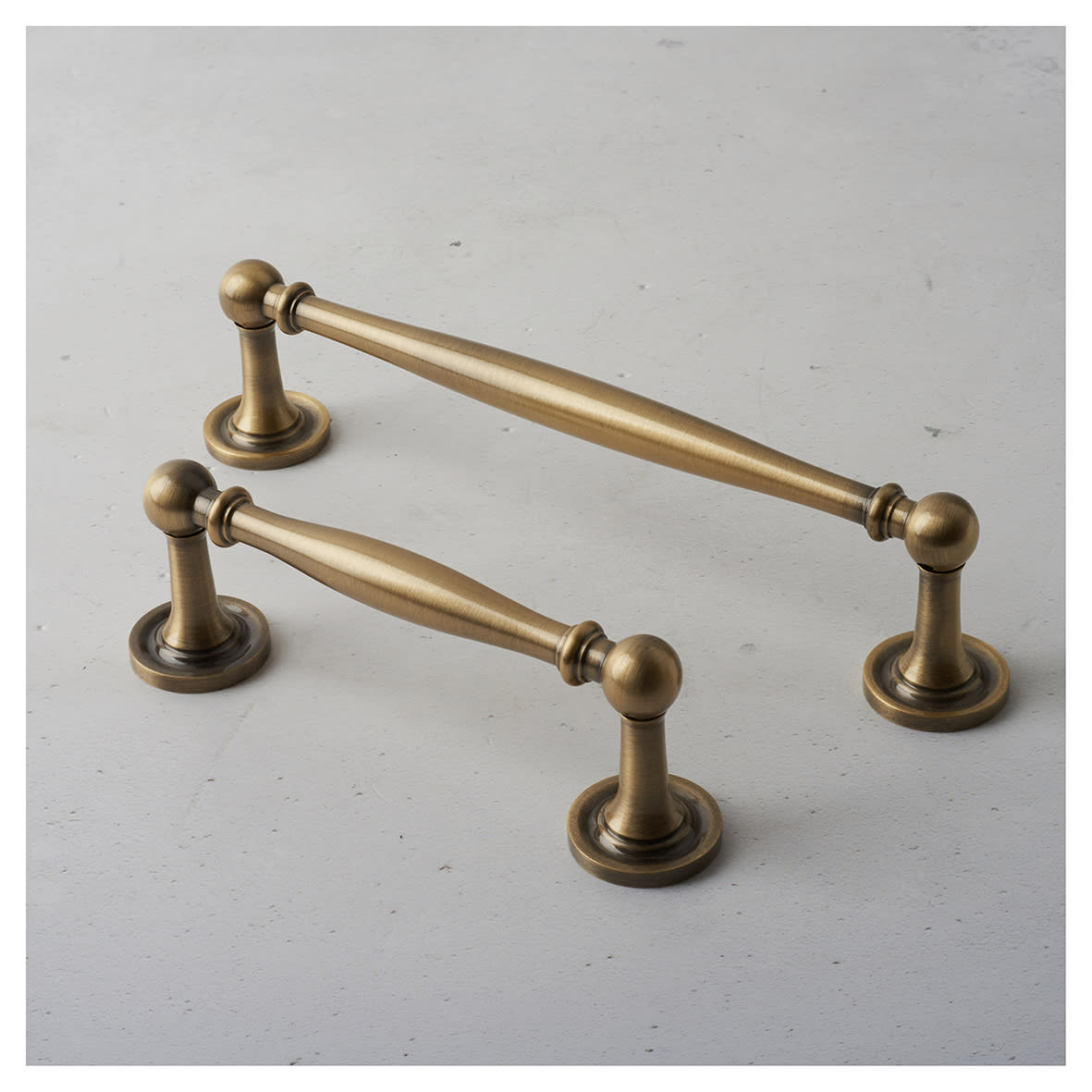 Marcus Colonial 11.5mm D-Bar Cabinet Pull Handle - 152mm Centres - Antique Brass - view 3